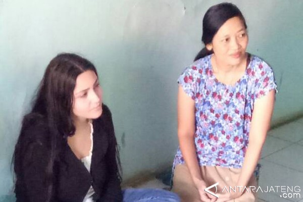 Gadis Italia Ini Rela