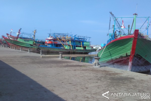Pendangkalan TPI Pekalongan hambat pembongkaran ikan