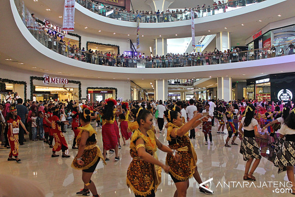 1.000 Peserta Ikut Indonesia Menari di Solo