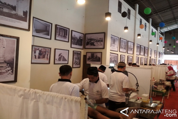 Warga Tiga Kabupaten Minati Khitan Gratis