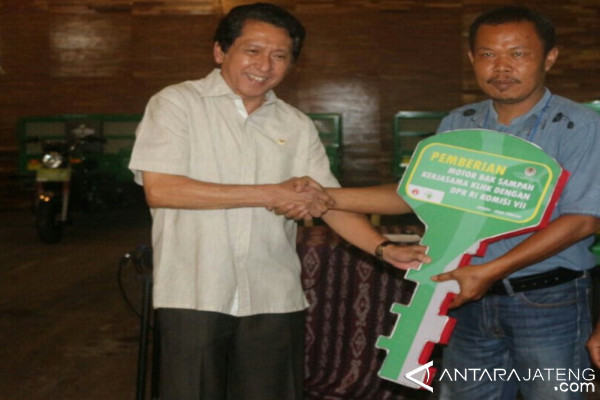 Legislator Ajak Masyarakat Ubah Pandangan Soal Sampah