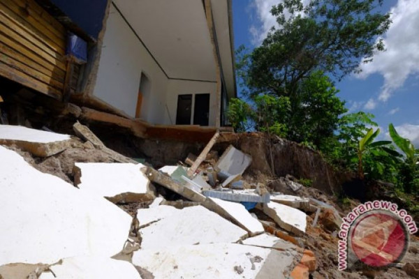 Satu Rumah Roboh di Kebumen Akibat Gempa