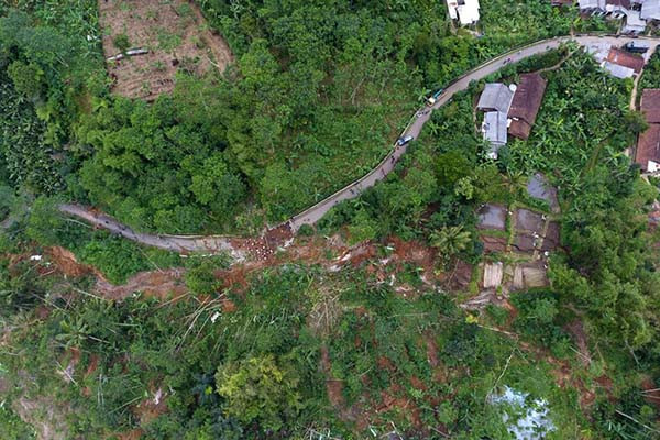 PMI distribusikan bantuan ke lokasi tanah bergerak di Banjarnegara