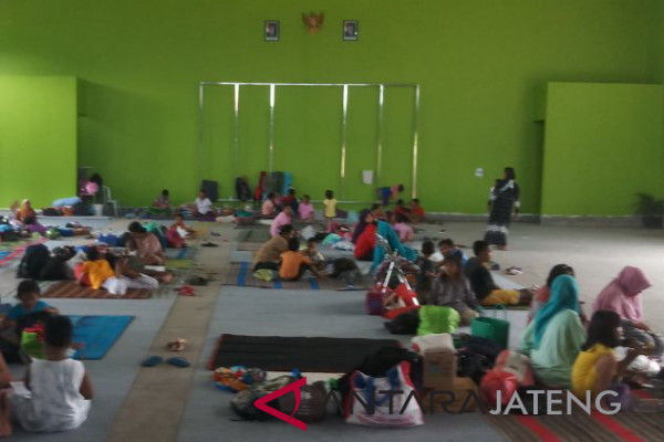 Floods displace hundreds of people in Kudus