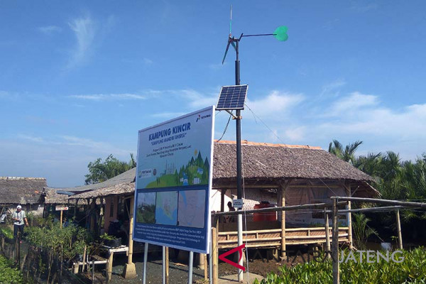 Pertamina Cilacap serahkan bantuan listrik