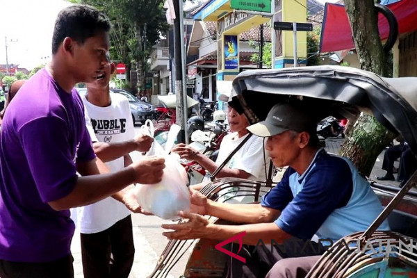 Jelang UNBK, siswa SMK menggelar bakti sosial