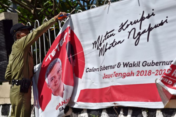 KPU Temanggung minta kandidat turunkan sendiri APK salahi aturan