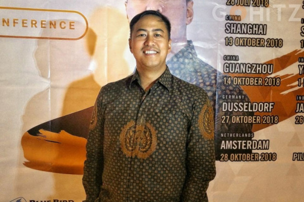 Viral foto Pandji nyaleg, ternyata promosikan