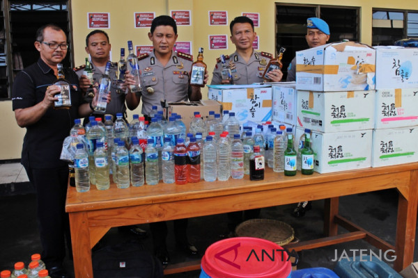 Polresta Surakarta amankan ratusan botol minuman keras