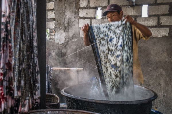 Pengrajin batik keluhkan fluktuasi harga bahan pewarna 