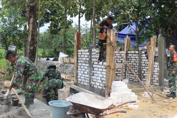 Tekan kriminalitas, Satgas TMMD bangun pos ronda