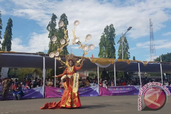 Puluhan desainer mengikuti