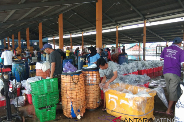 Bulan puasa, aktivitas lelang di TPI Pekalongan sepi