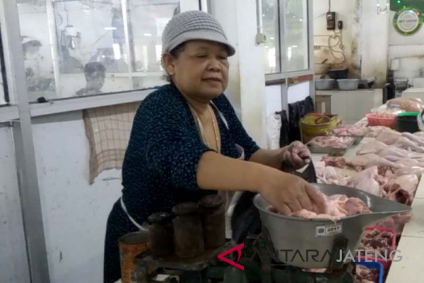 Stok telur dan daging ayam di Banyumas aman