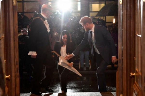 Meski tak diundang, keluarga besar Meghan Markle datang ke London