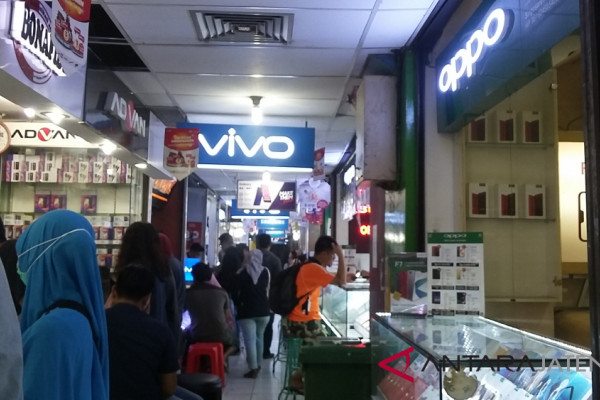 Pembelian ponsel mulai turun