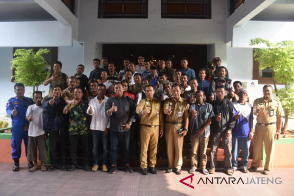 Nelayan protes pembuangan limbah oleh PLTU Batang