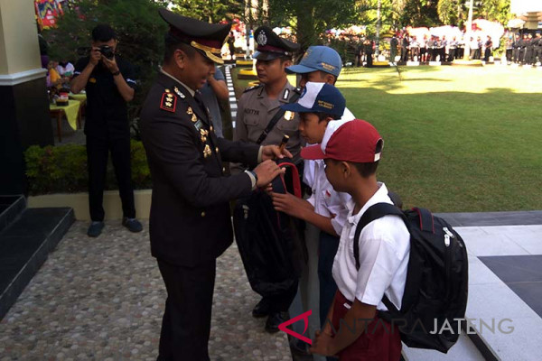 Polres Banyumas salurkan bantuan pendidikan