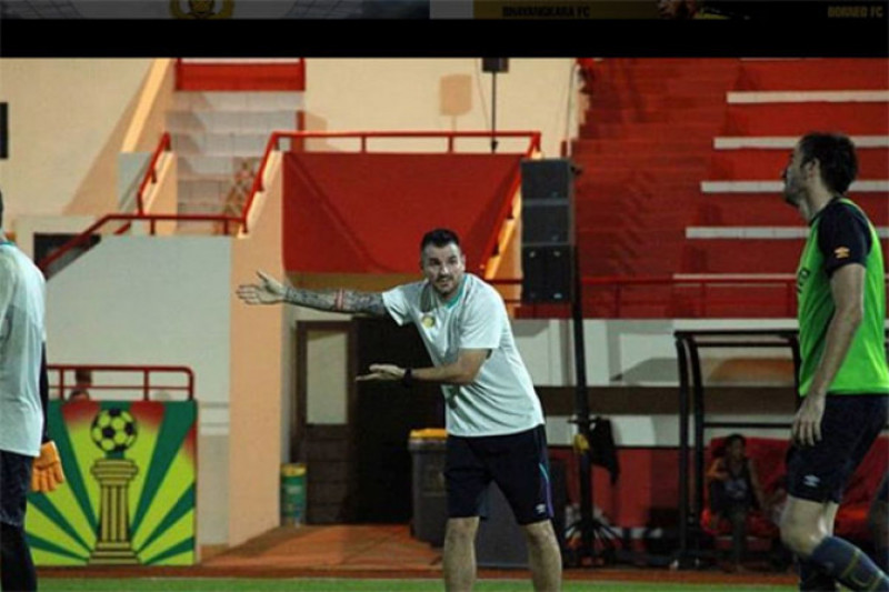 Diisukan bakal tangani timnas, Simon McMenemy puji skuat Garuda