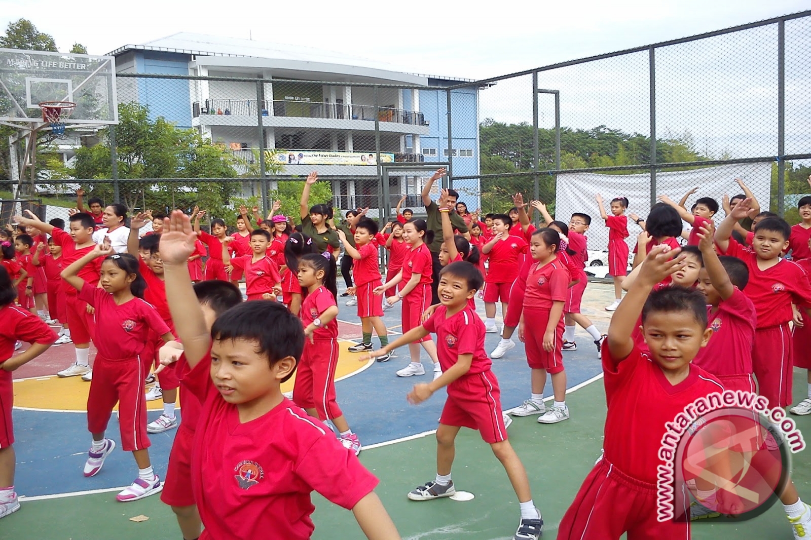 Persani Barut Jaring Atlet Senam Anak Sekolah - ANTARA 