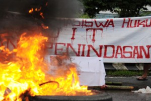 DEMO PELANGGARAN HAM