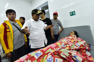 Penjabat Gubernur Sulsel kunjungi korban kapal tenggelam