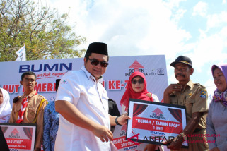 BUMN Hadir - PT Semen Indonesia terangi MCK sebagai CSR Jeneponto