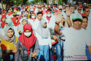 BUMN Hadir - Ribuan warga Jeneponto semarakkan jalan sehat BUMN
