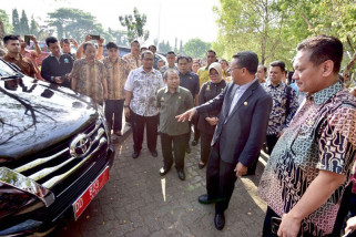 Gubernur minta kendaraan dinas tua segera dilelang