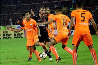 PSM Makassar melawan Persija bermain imbang 2-2