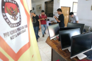 Inventaris KPU Makassar ditarik karena belum lunas