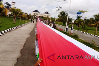 Pembentangan bendera Merah Putih di perbatasan RI-PNG raih rekor Muri