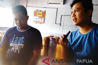 Warga Biak Numfor gelar aksi minum kopi berdonasi