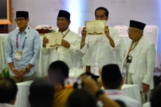 Jokowi-Ma'ruf nomor urut 01 Prabowo-Sandiaga 02