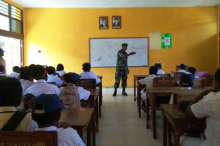 Babinsa Jayapura bekali wawasan kebangsaan kepada pelajar Depapre