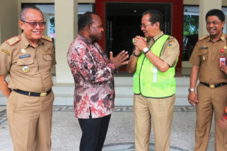 Gubernur Sulteng terima bantuan Pemprov Papua