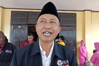 Mimika bantu hunian sementara-sekolah darurat di Palu