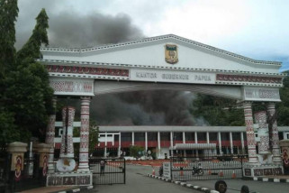 Gedung Sasana Krida Kantor Gubernur Papua terbakar